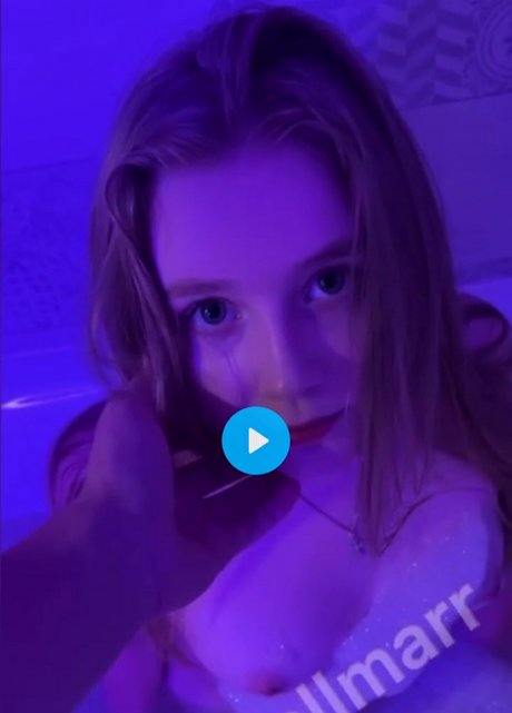 Naakte gelekte OnlyFans-foto van Marina