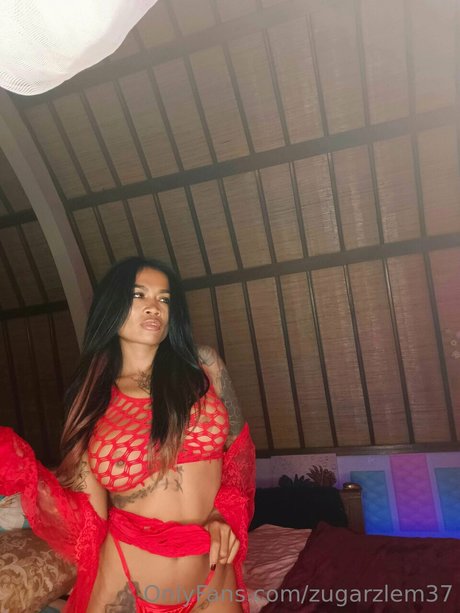 Naakte gelekte OnlyFans-foto van Zarah Leema