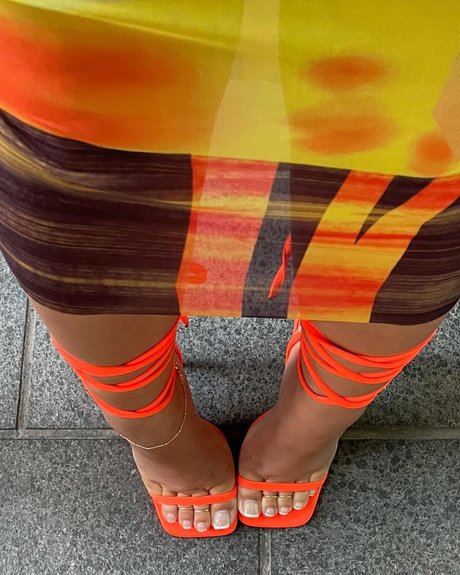 Naakte gelekte OnlyFans-foto van Falliie