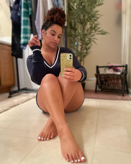 Naakte gelekte OnlyFans-foto van Falliie