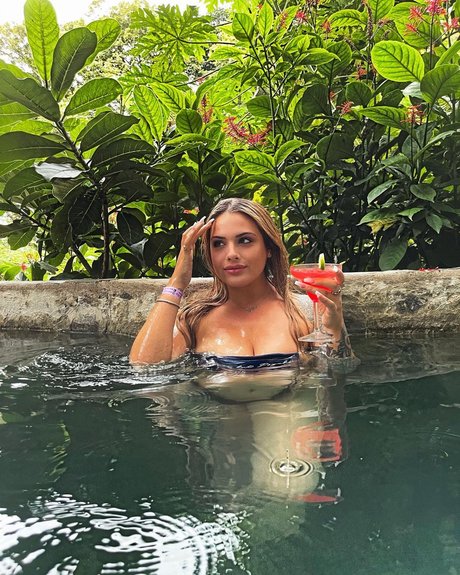 Naakte gelekte OnlyFans-foto van Taylor Stewart