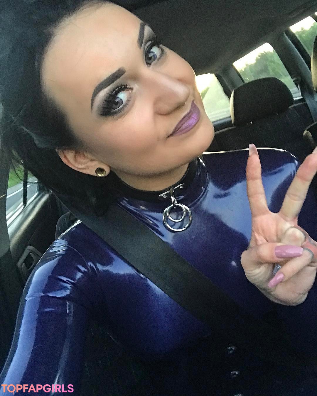 Naakte gelekte OnlyFans-foto van Bella Isadora #17