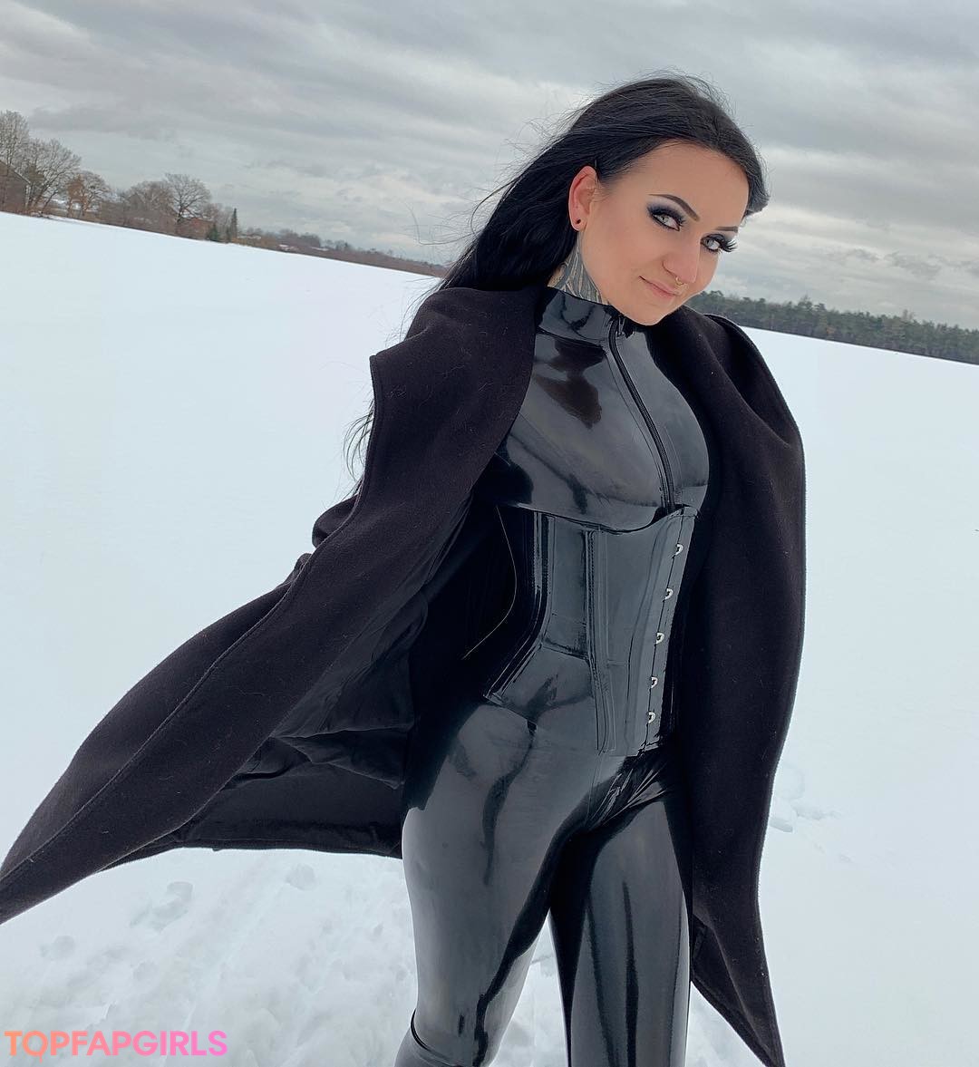 Naakte gelekte OnlyFans-foto van Bella Isadora #27