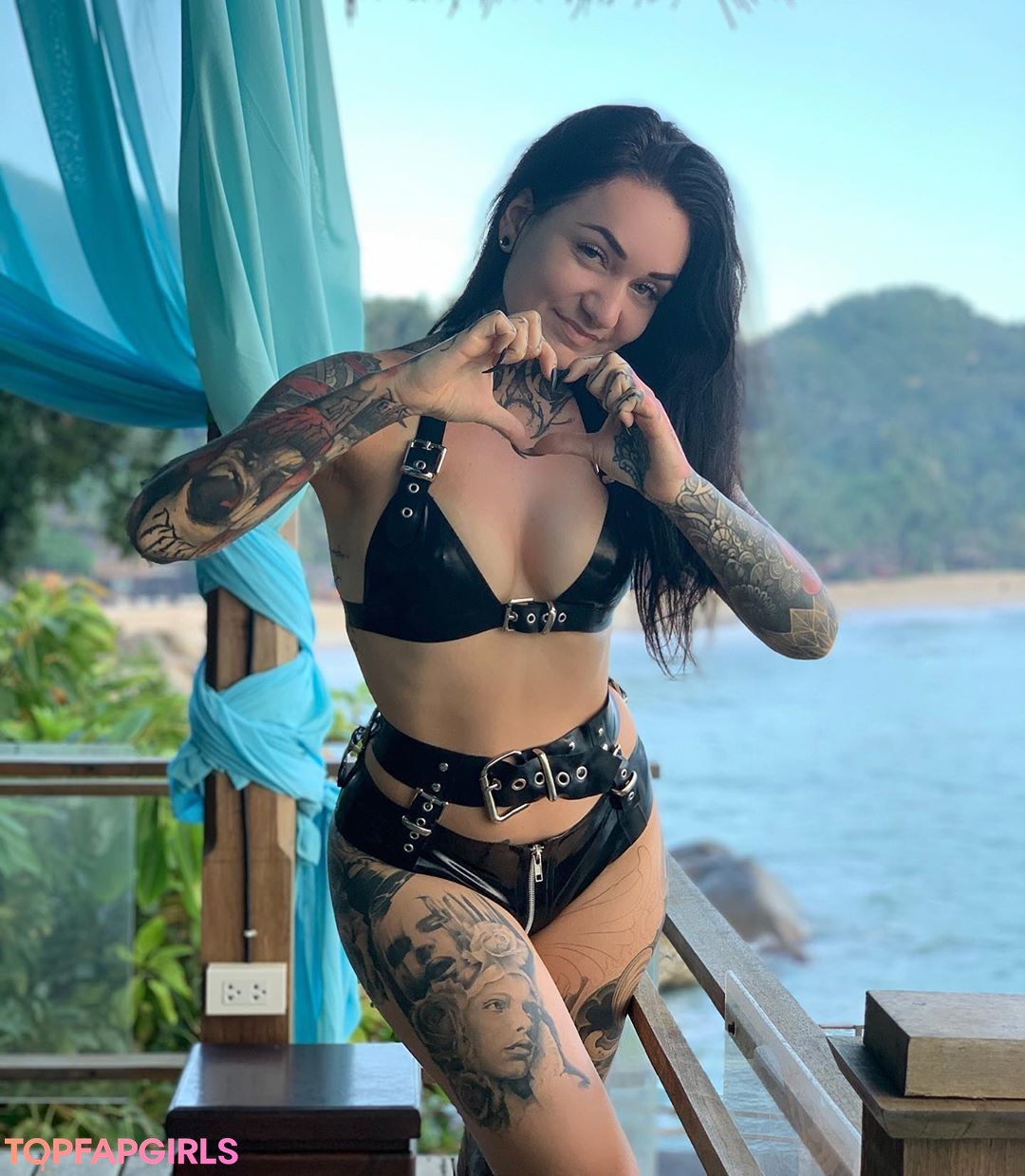 Naakte gelekte OnlyFans-foto van Bella Isadora #40