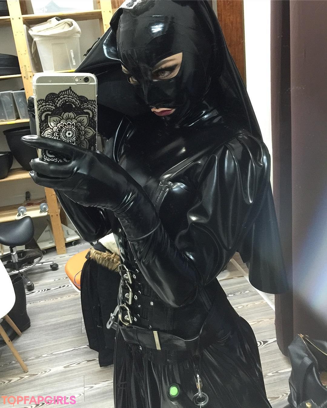 Naakte gelekte OnlyFans-foto van Bella Isadora #6