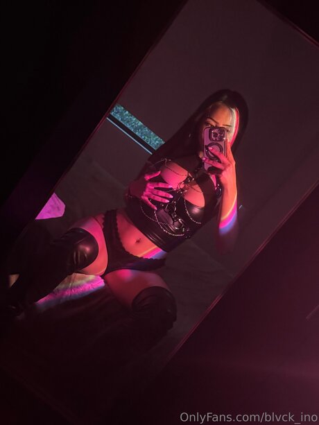 Naakte gelekte OnlyFans-foto van Blvck Ino