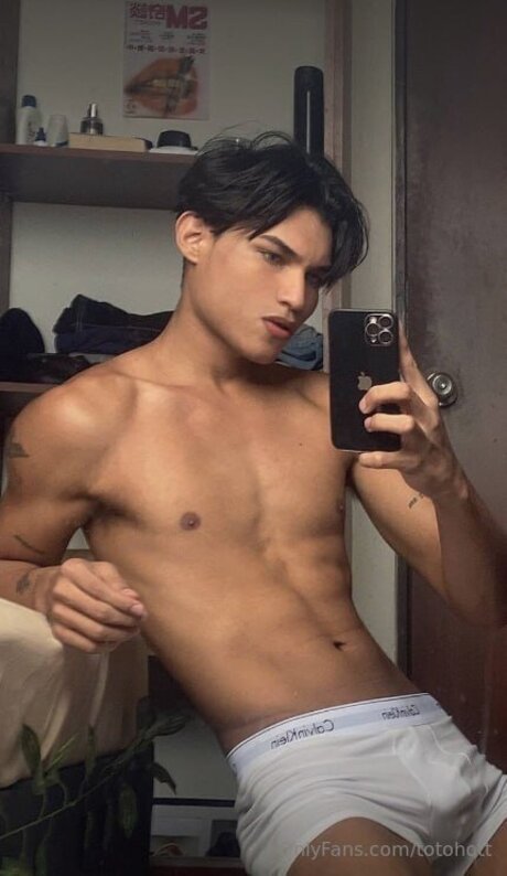 Naakte gelekte OnlyFans-foto van Totohott