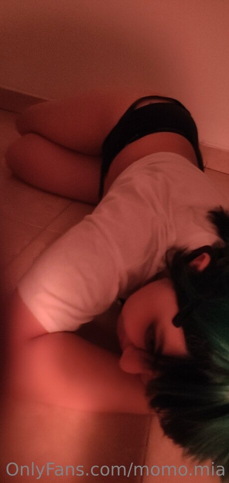 Naakte gelekte OnlyFans-foto van Momo Moonmoon