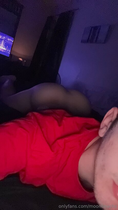 Naakte gelekte OnlyFans-foto van Moonbeachs