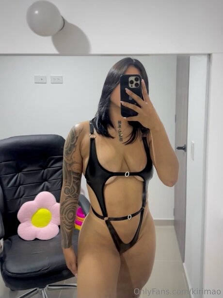 Naakte gelekte OnlyFans-foto van Ivyfree