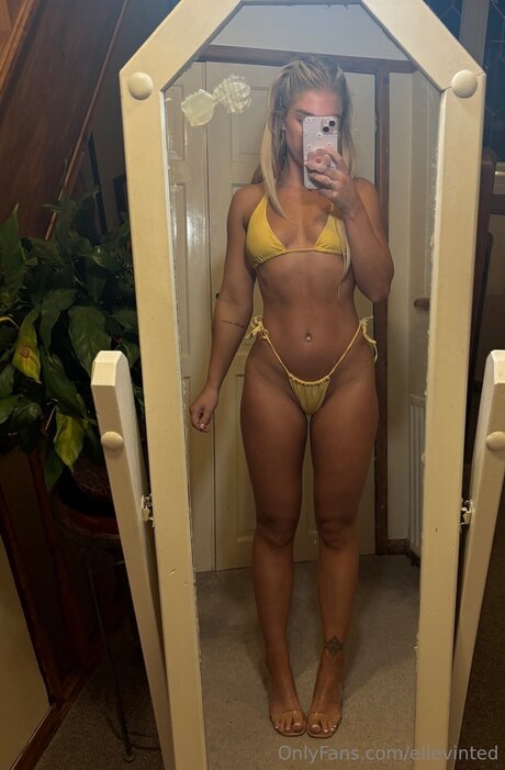 Naakte gelekte OnlyFans-foto van Ellyvinted