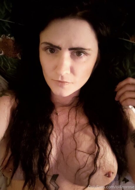 Naakte gelekte OnlyFans-foto van Ollieorose