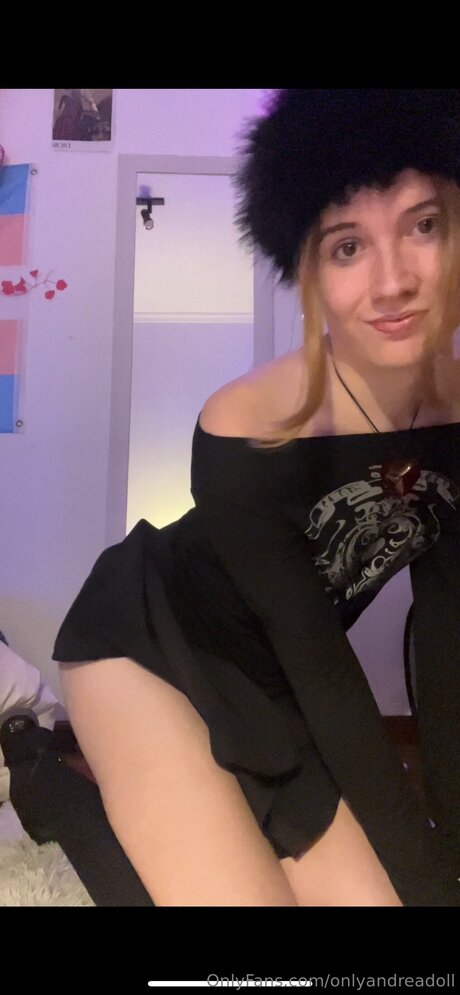 Naakte gelekte OnlyFans-foto van Onlyandreadoll