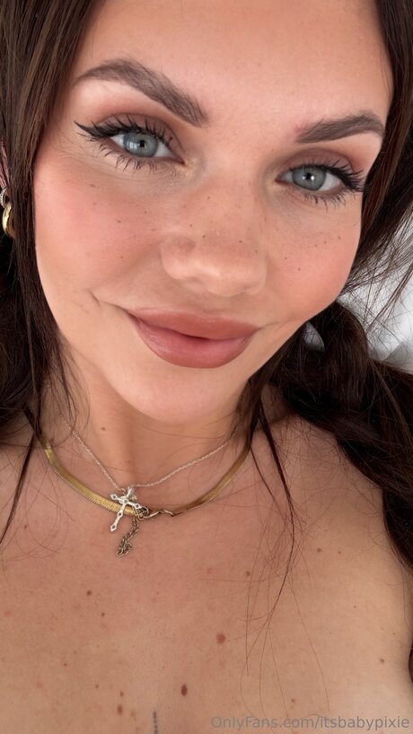 Naakte gelekte OnlyFans-foto van Itspixiebaby
