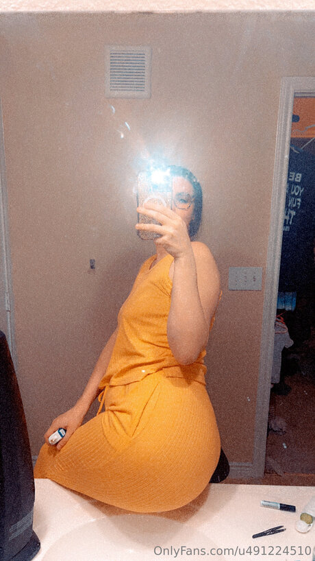 Naakte gelekte OnlyFans-foto van U491224510