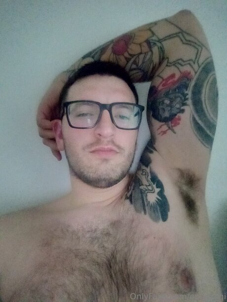 Naakte gelekte OnlyFans-foto van Onlychiqi