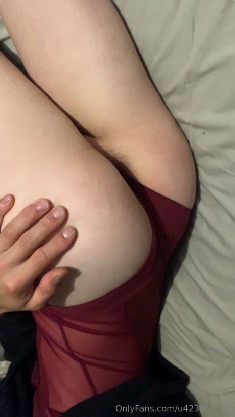 Naakte gelekte OnlyFans-foto van Xrosasparx