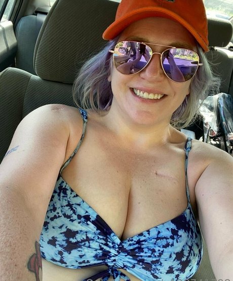 Naakte gelekte OnlyFans-foto van Roxanneandmaxswingers