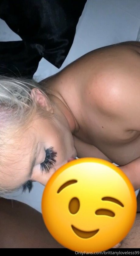 Naakte gelekte OnlyFans-foto van Throatbabyjessica