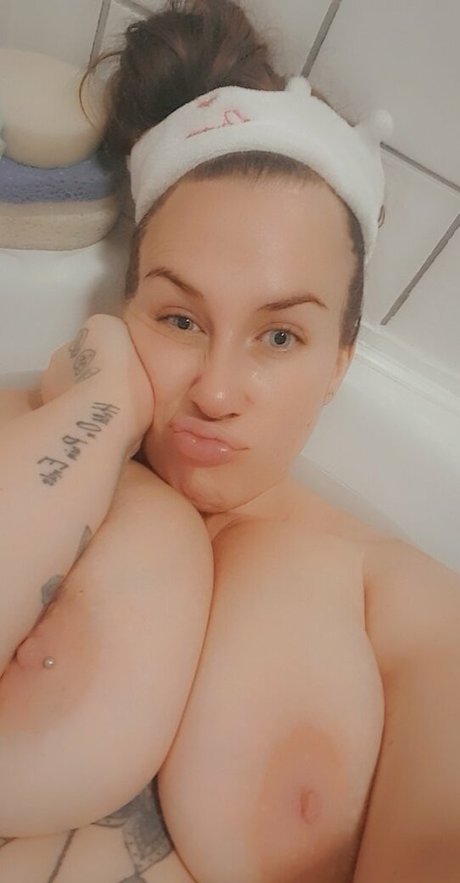 Naakte gelekte OnlyFans-foto van Megatitslauren