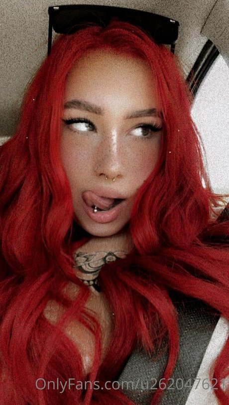 Naakte gelekte OnlyFans-foto van Inkedlauraa