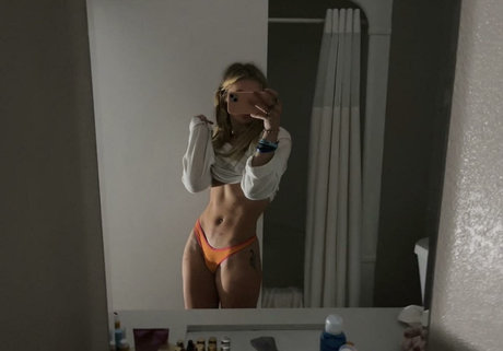Naakte gelekte OnlyFans-foto van Abbey Hinson