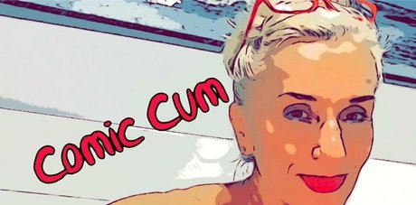 Naakte gelekte OnlyFans-foto van Sexyserbian