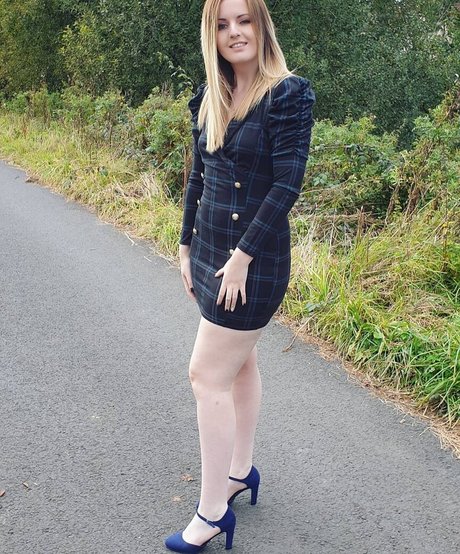 Naakte gelekte OnlyFans-foto van Suzy Lu