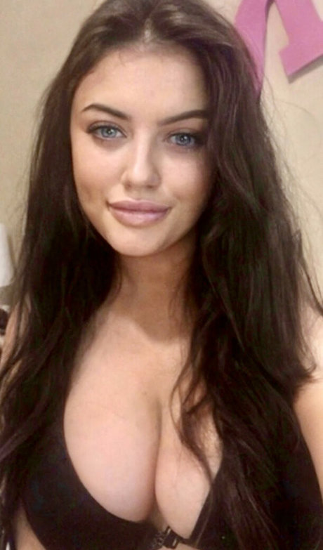Naakte gelekte OnlyFans-foto van Urgrlkc