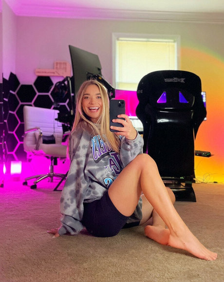 Naakte gelekte OnlyFans-foto van Natalie Decker