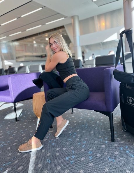 Naakte gelekte OnlyFans-foto van Natalie Decker