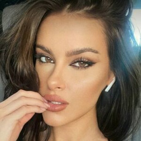 Naakte gelekte OnlyFans-foto van Emma Chrristina