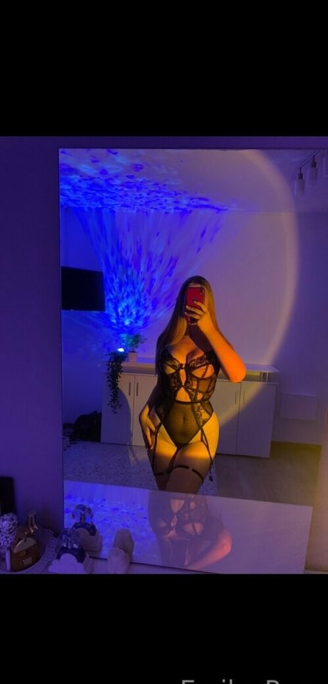 Naakte gelekte OnlyFans-foto van Emilyxross