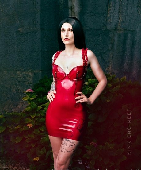 Naakte gelekte OnlyFans-foto van Ladyelvendoll