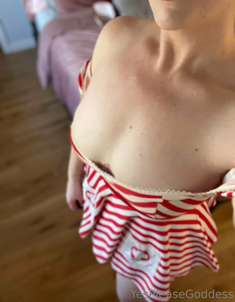 Naakte gelekte OnlyFans-foto van Yespleasegoddessof