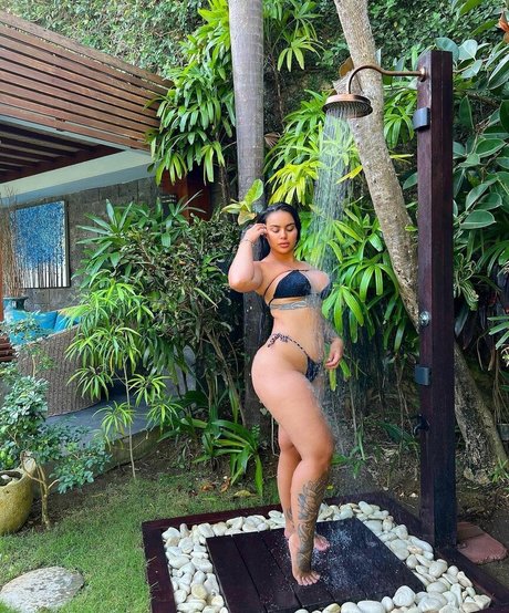 Naakte gelekte OnlyFans-foto van Paremiria