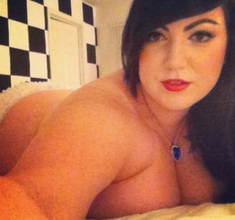 Naakte gelekte OnlyFans-foto van Shellygreybbw