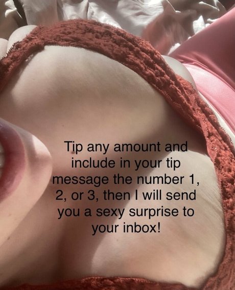 Naakte gelekte OnlyFans-foto van Momnextdoor