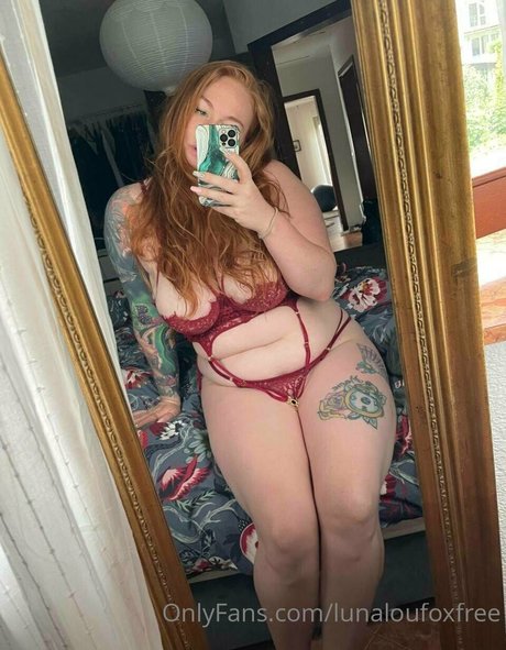 Naakte gelekte OnlyFans-foto van Lunaloufoxfree