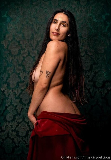 Naakte gelekte OnlyFans-foto van Ladyjuicybrunette