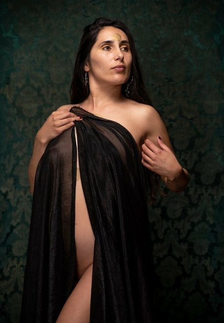 Naakte gelekte OnlyFans-foto van Ladyjuicybrunette