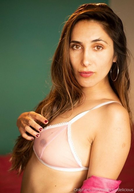 Naakte gelekte OnlyFans-foto van Ladyjuicybrunette