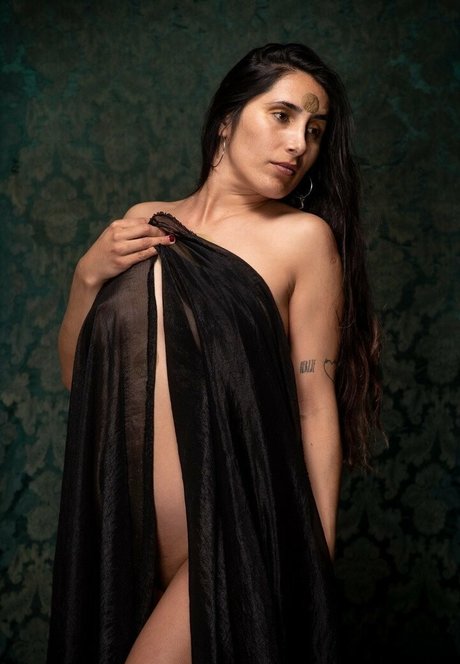 Naakte gelekte OnlyFans-foto van Ladyjuicybrunette