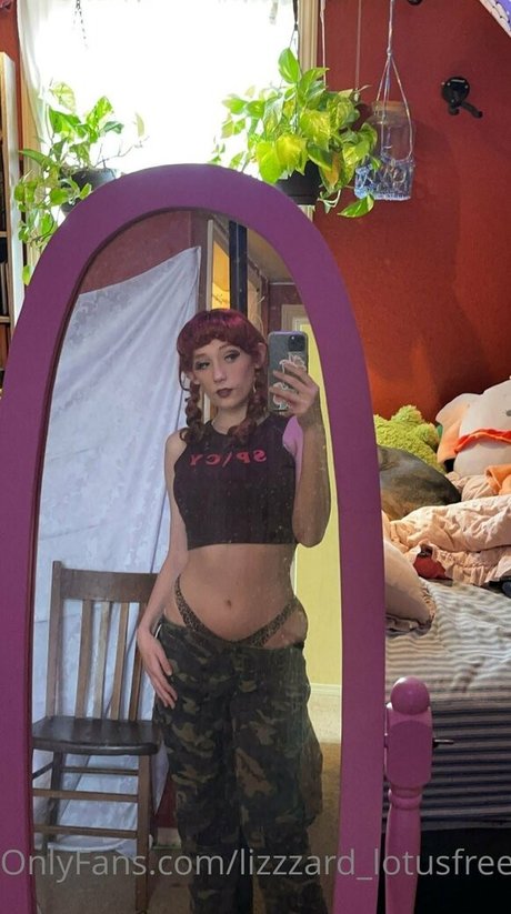 Naakte gelekte OnlyFans-foto van Lizgizzardfree