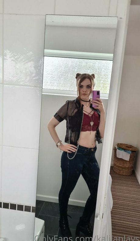 Naakte gelekte OnlyFans-foto van Kalilaplays