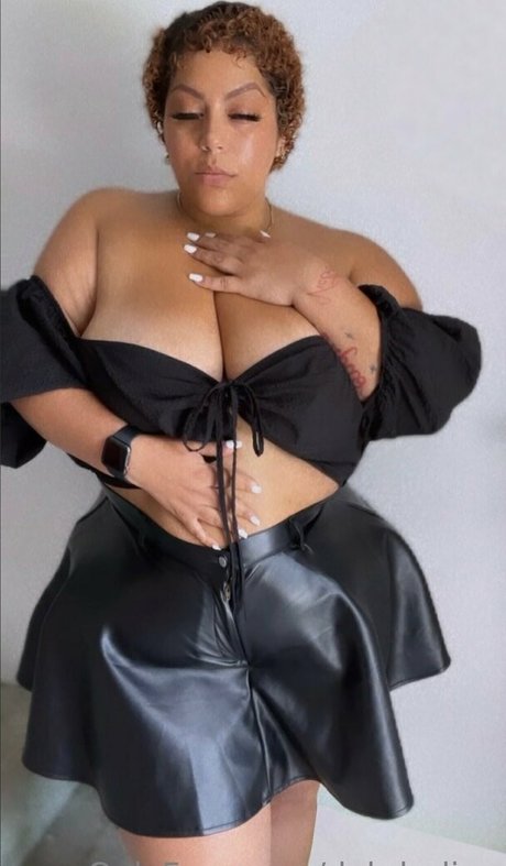 Naakte gelekte OnlyFans-foto van Debdarling