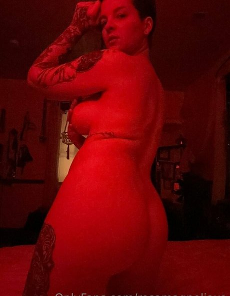 Naakte gelekte OnlyFans-foto van Rosa Magnolia