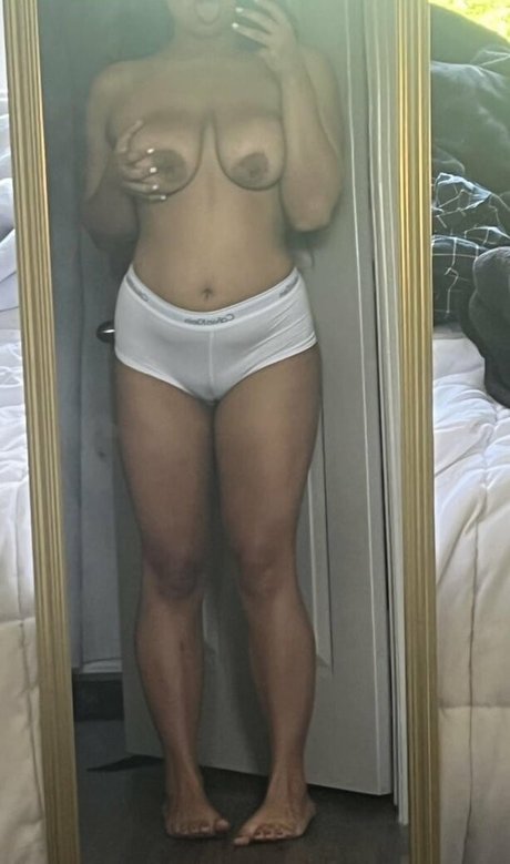 Naakte gelekte OnlyFans-foto van Onlysofia03