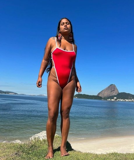 Naakte gelekte OnlyFans-foto van Kae Guajajara