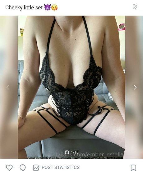 Naakte gelekte OnlyFans-foto van Ember Estella